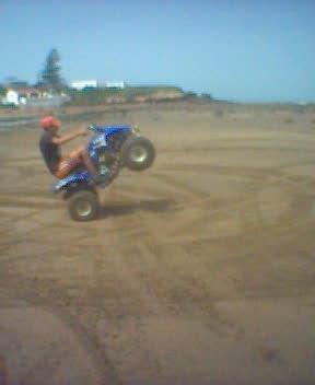 c moi en cabrage c mon encien quad
